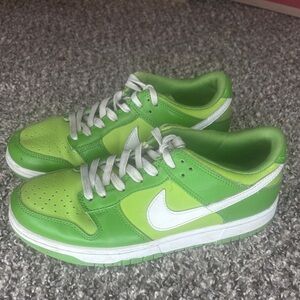 Nike WOMEN Green Sneakers💚